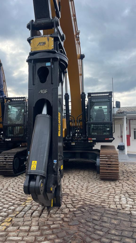 Demolição com rompedor hidráulico em Minas Gerais