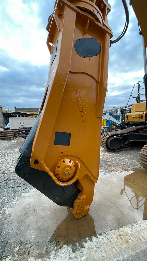 Demolição com rompedor hidráulico em São Paulo