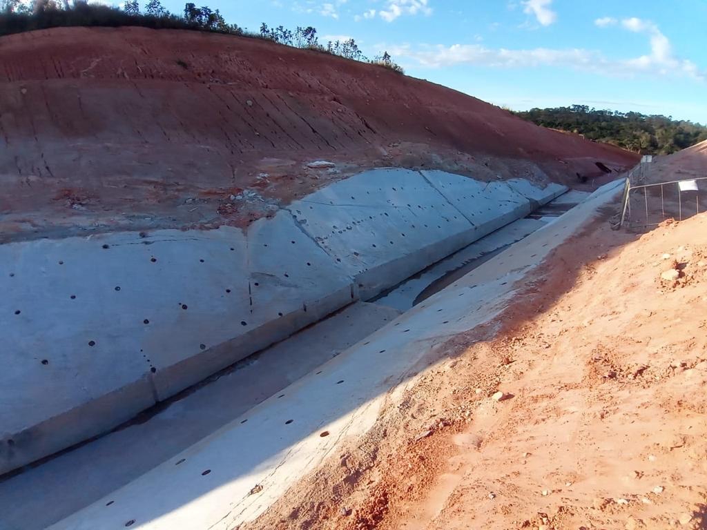 Desmonte de rocha com fio diamantado em Belo Horizonte