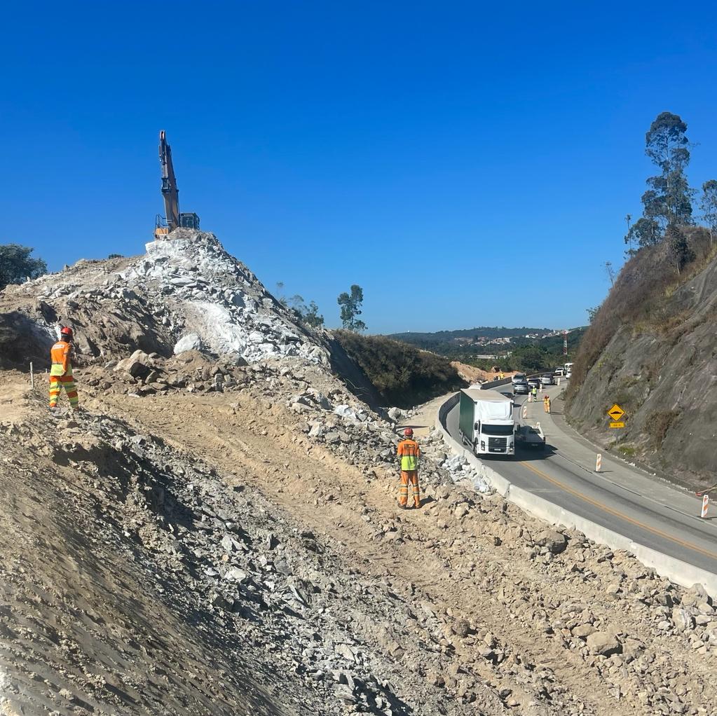 Desmonte de rocha controlada em São Paulo
