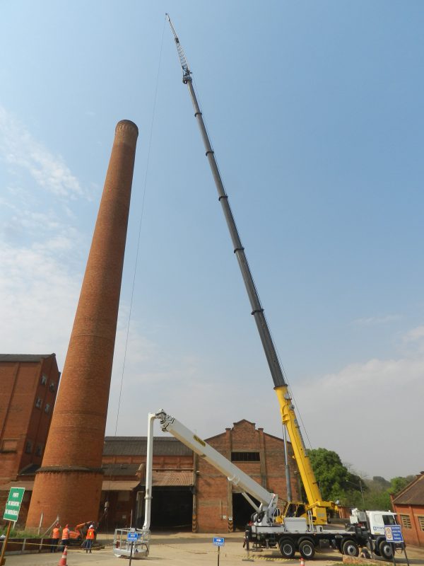 Demolição chaminé