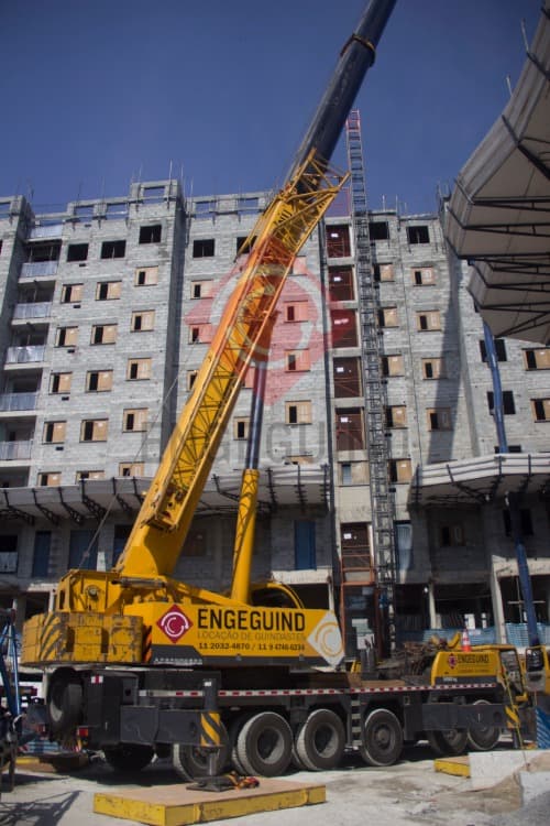 Aluguel de Guindaste de 130 Toneladas