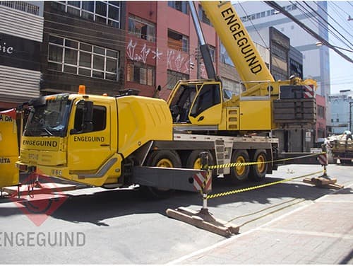 Locação de Guindaste de 100 Toneladas