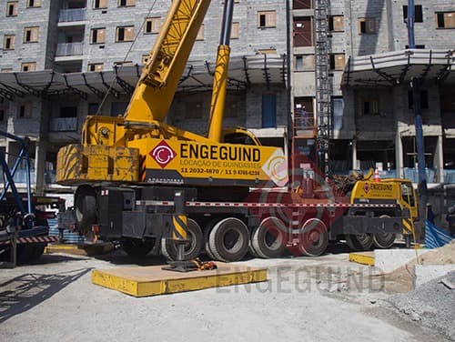 Locação de Guindaste de 130 Toneladas