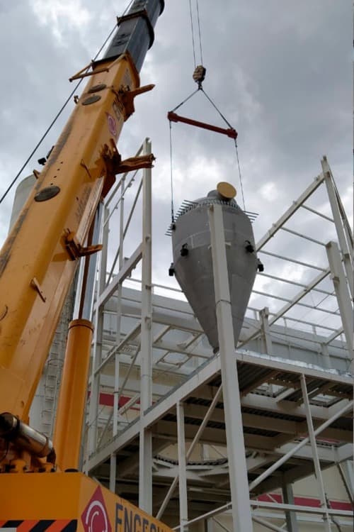 Locaão de guindaste de 160 toneladas no Alto Tietê