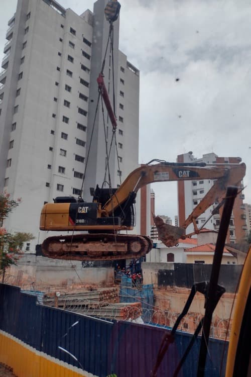 Locação de guindaste de 160 toneladas no Vale do Paraíba