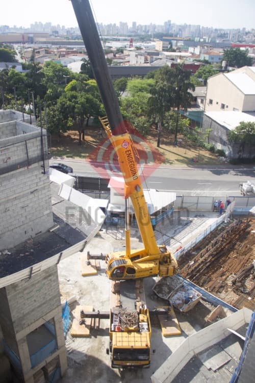 Locaço de Guindaste de 220 Toneladas