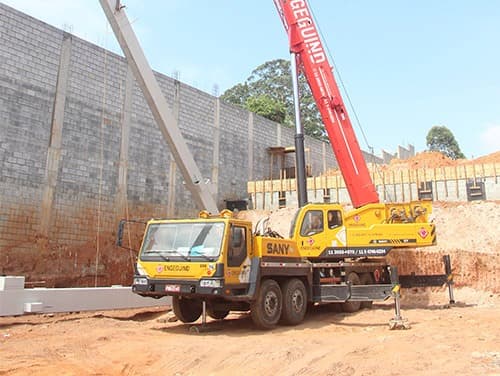 Locaão de Guindaste de 60 Toneladas