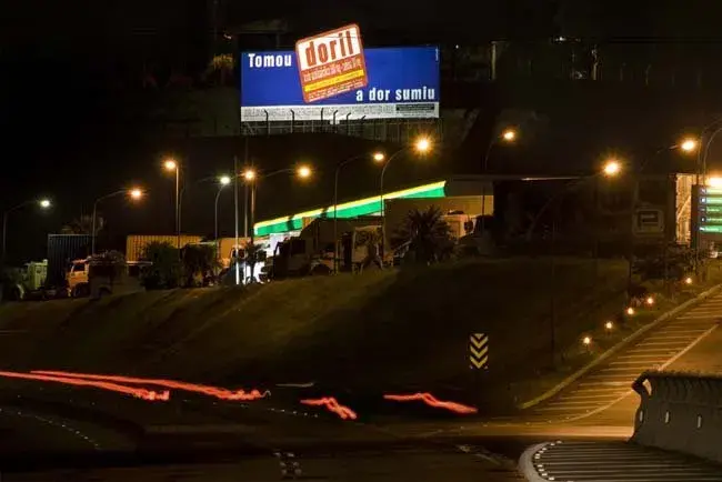 Painel na Bandeirantes Outdoor na Bandeirantes Imagem