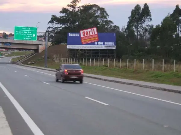 Painel na Raposo Tavares Outdoor na Raposo Tavares Imagem