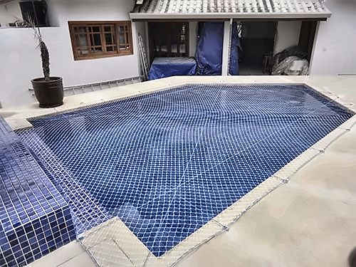 Rede de proteção para piscina