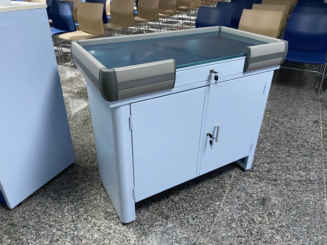 Checkout Sem Acúmulo de Compras com Gabinete Branco Comercial