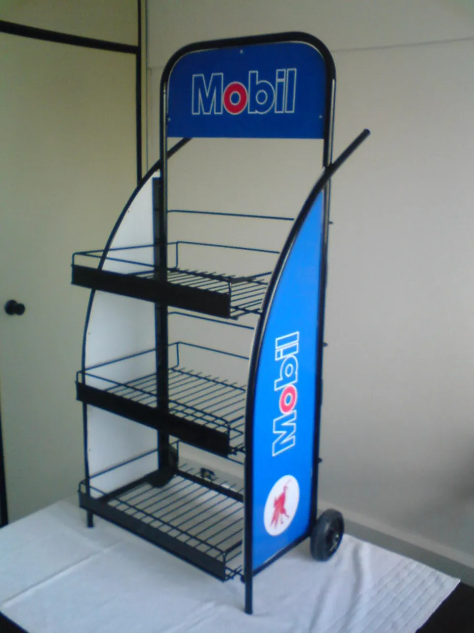 Display Expositor de Chão com Rodas e Prateleiras