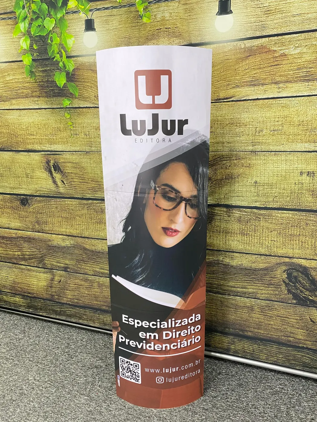 Fabricante de totem de papelão dobrável
