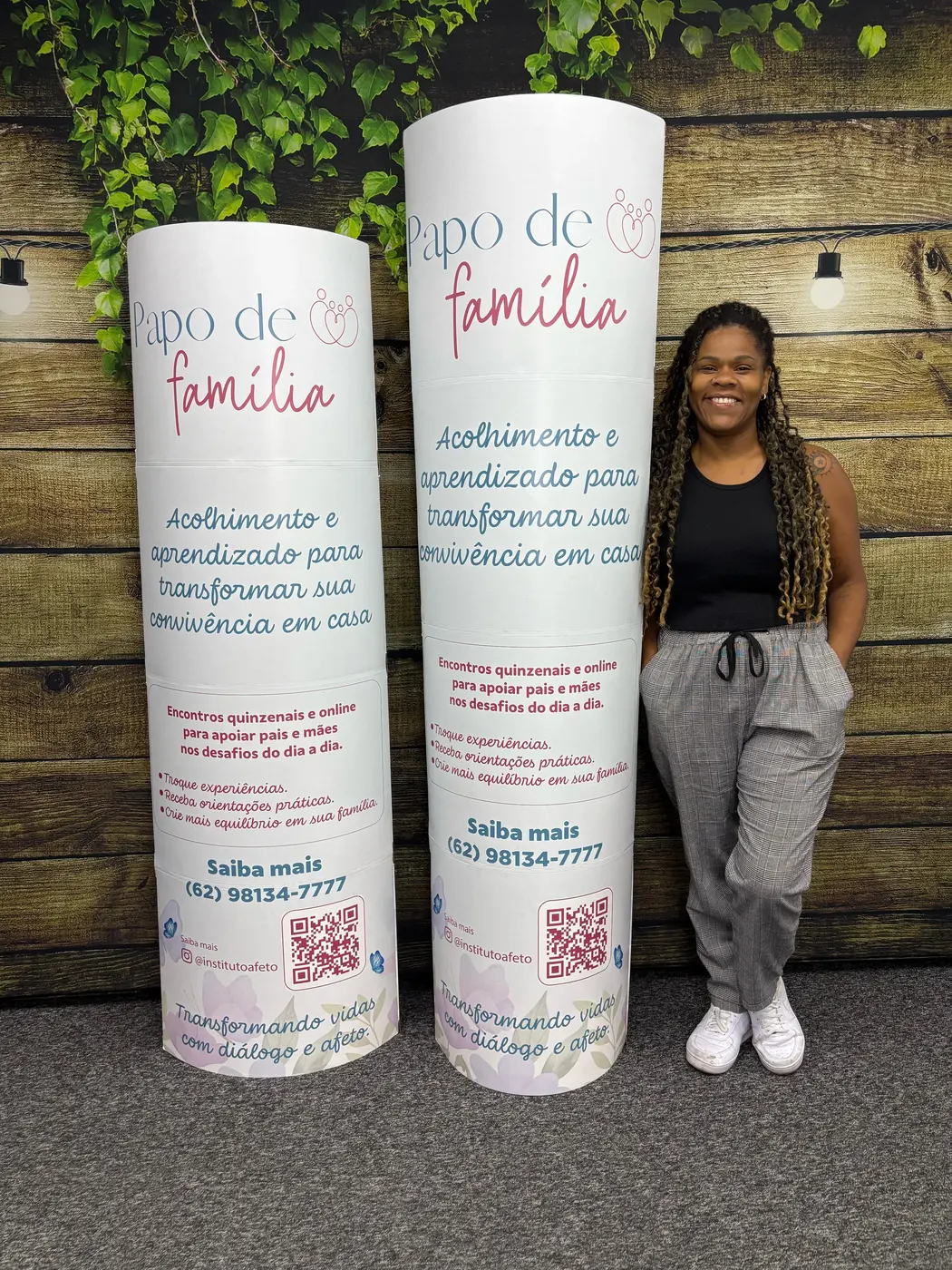 totem de papelão