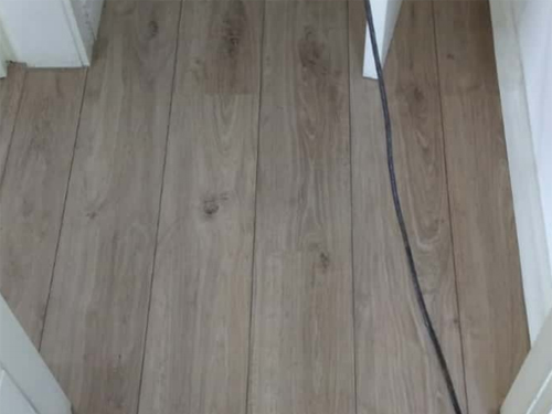 Recuperação em carpete de madeira Imagem