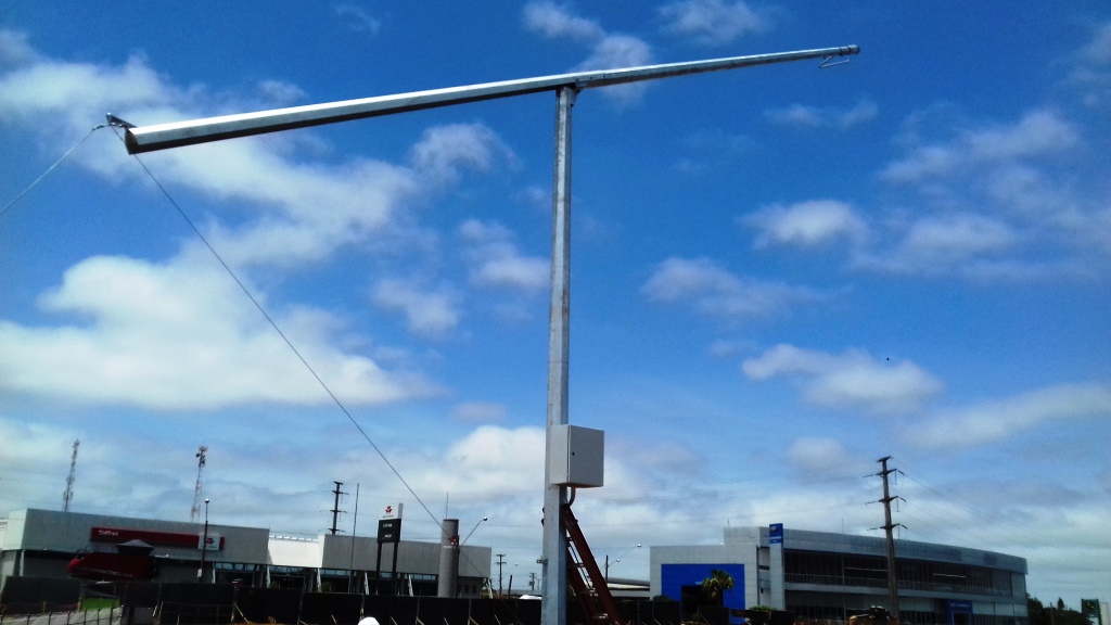 Poste de aço Articulável para Câmera e Iluminação