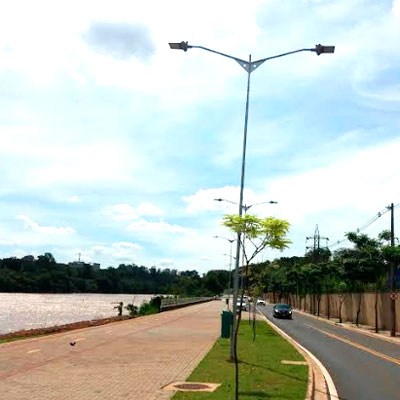 Poste de Iluminação Pública em Aço Galvanizado Reto e Curvo