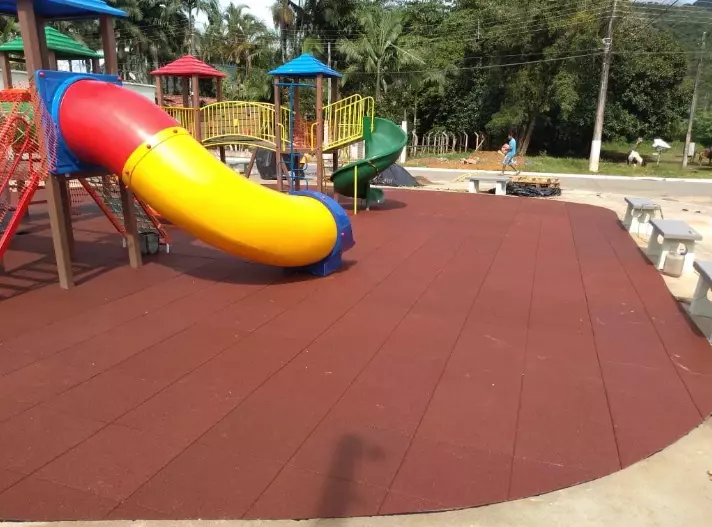 Piso de Borracha Drenante Imagem