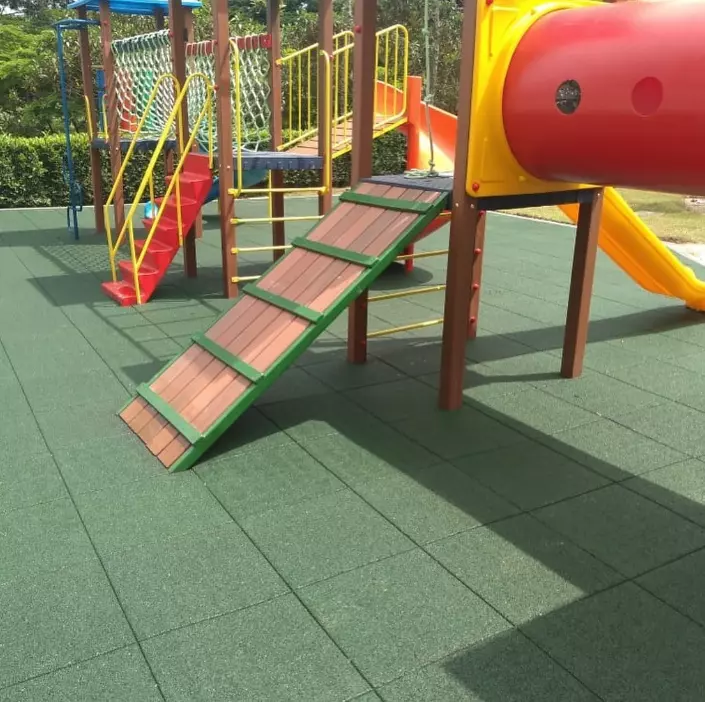 Piso de Borracha Permeável Imagem