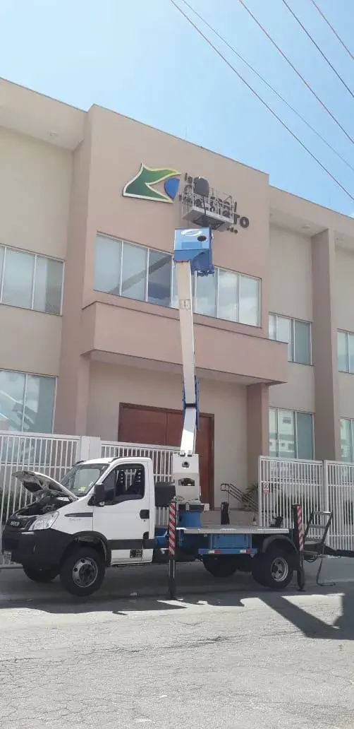 Locação de plataforma aérea na Zona Leste