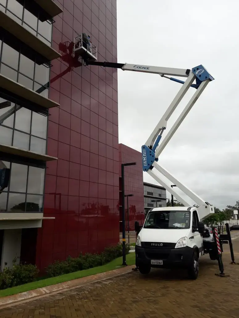 Locação de plataforma elevatória sobre caminhão em Osasco