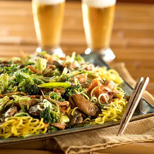 Yakissoba de frutos do mar - Japan Tower