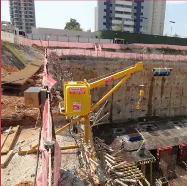 Guincho instalado em obra - Mr Ferreira