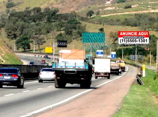 Painel publicitário na Anhanguera