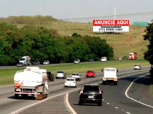 Propaganda na rodovia Bandeirantes