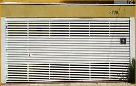 Portões Com Chapa Lambril