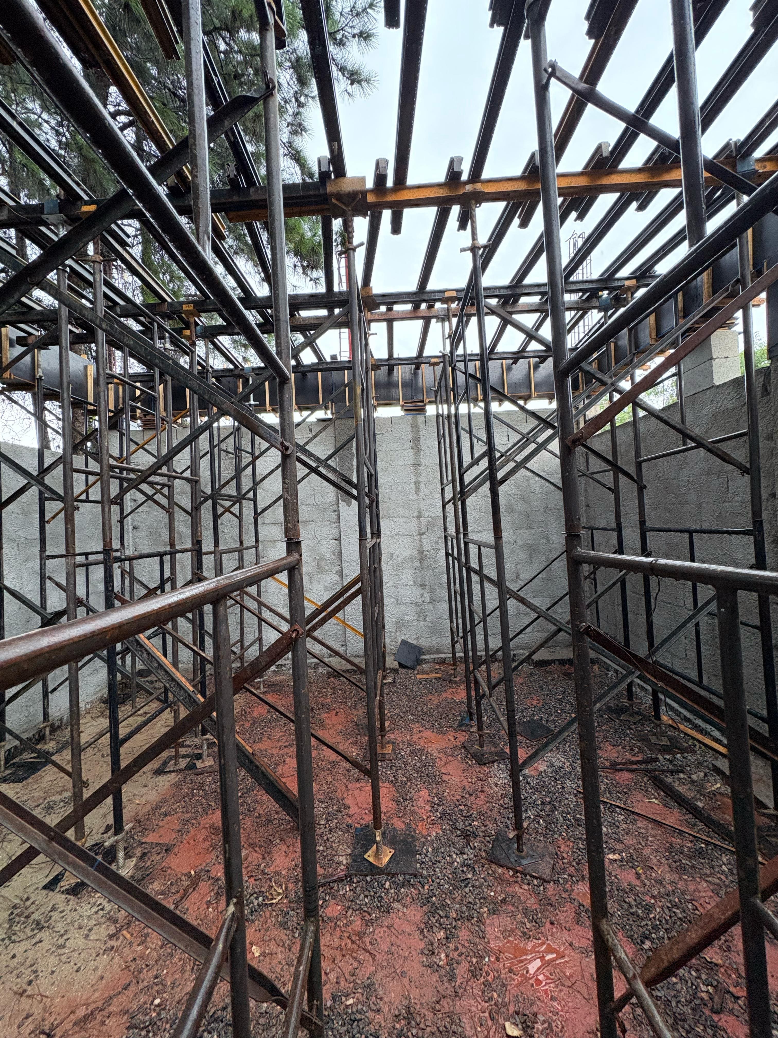 Aluga-se escora para laje Cotia