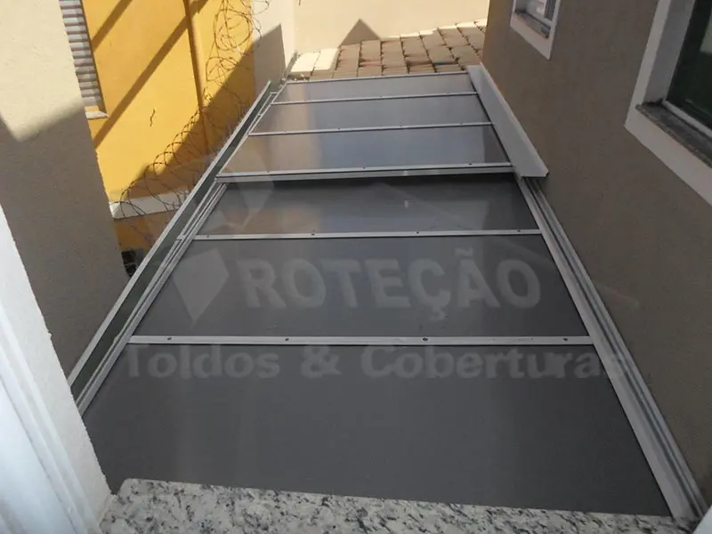 Coberturas Retráteis de Policarbonato Na Zona Norte